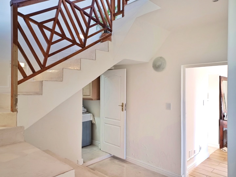 4 Bedroom Property for Sale in Avonddans Western Cape